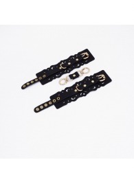 Черные кожаные наручники с узорами и золотистой фурнитурой - Crazy Handmade - купить с доставкой в Бердске
