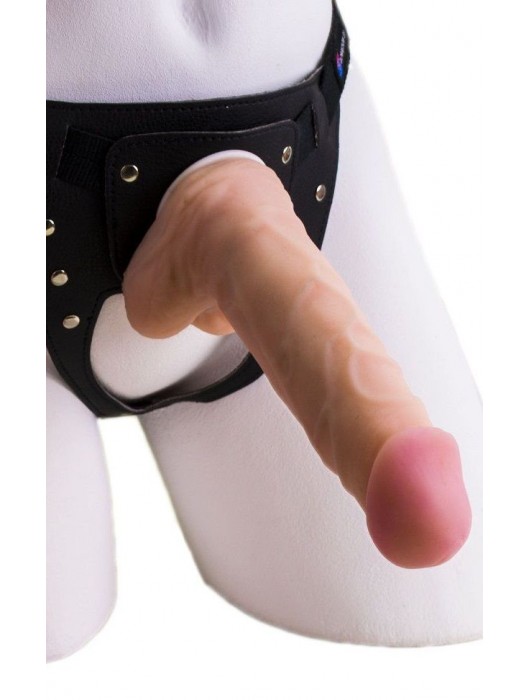 Страпон Harness из двух предметов: регулируемые трусики и насадка-фаллос - 17,5 см. - LOVETOY (А-Полимер) - купить с доставкой в Бердске