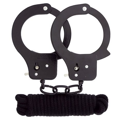 Чёрные наручники из листового металла в комплекте с веревкой BONDX METAL CUFFS LOVE ROPE SET - Dream Toys - купить с доставкой в Бердске